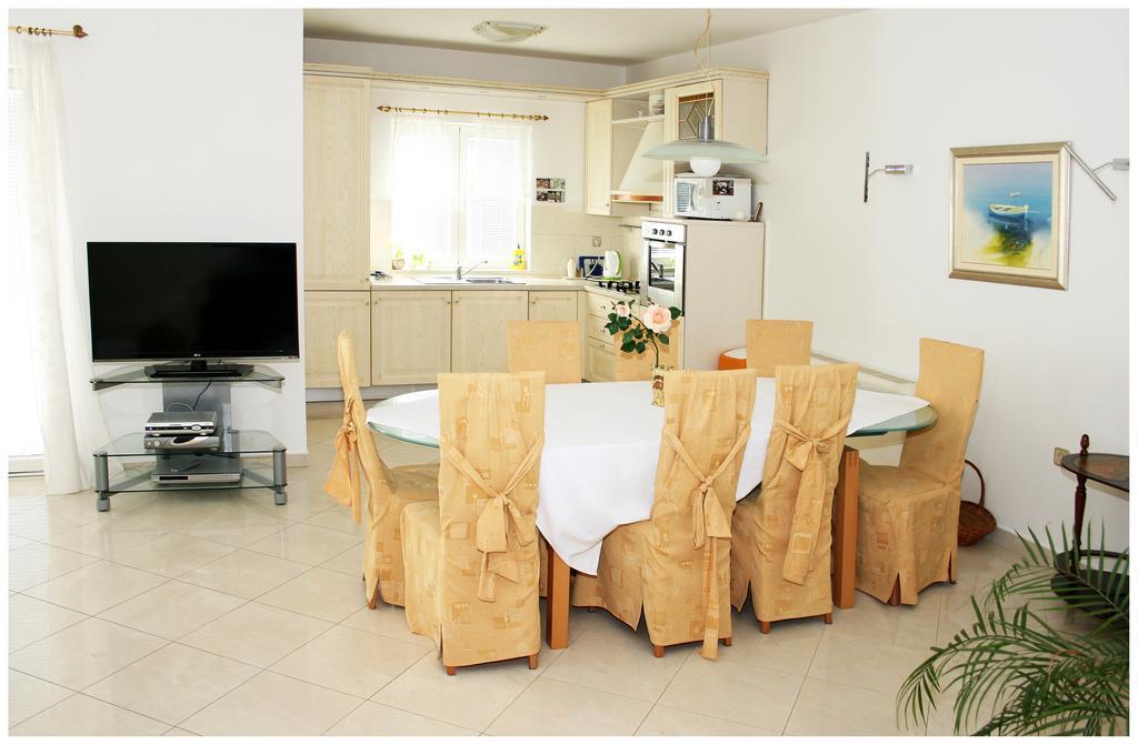 Apartments Ruza Primošten Rom bilde